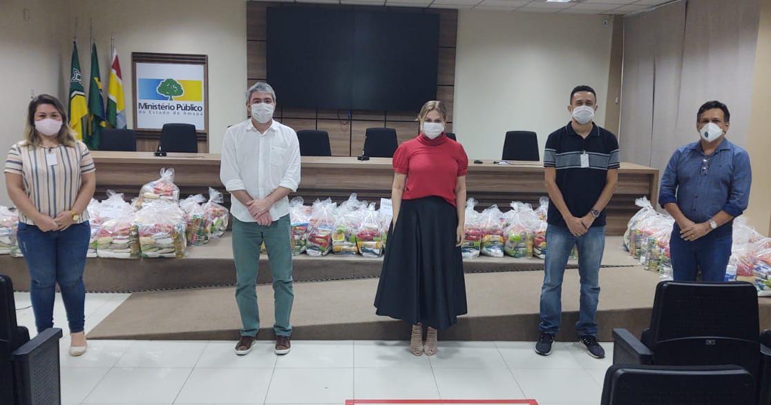 Campanha solidária do MP-AP entrega alimentos para entidades de cunho religioso e de assistência a idosos e catadores