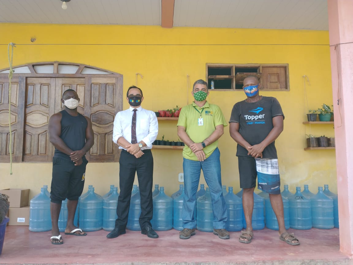 Em ação solidária, garrafões de água são doados pelo MP-AP para comunidades quilombolas de Macapá