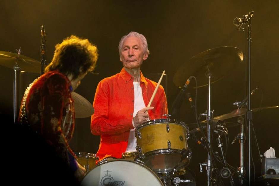 Após 59 anos na bateria dos Rolling Stones, Charlie Watts parte para a banda de Rock and Roll celestial #rollingstones