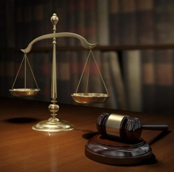 Justiça condena internauta que espalhava fake news contra senador Randolfe a pagar multa de R$ 8 mil