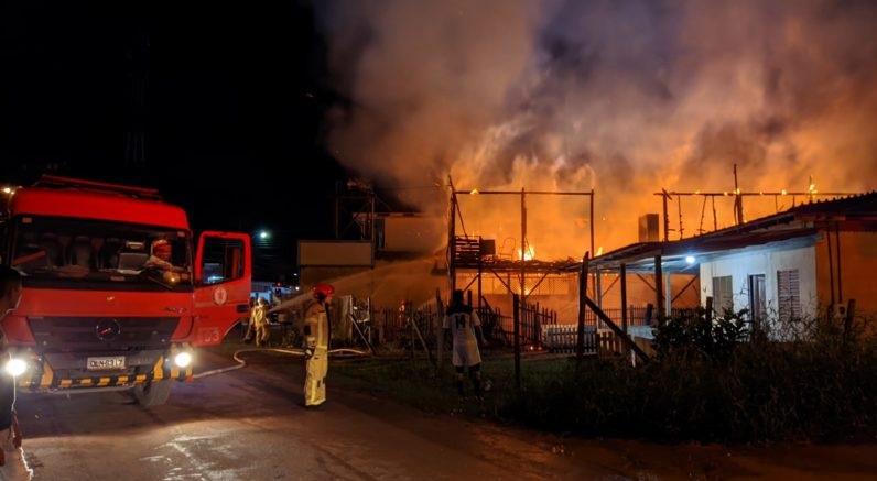 Campanha arrecada doações para família que perdeu casa em incêndio