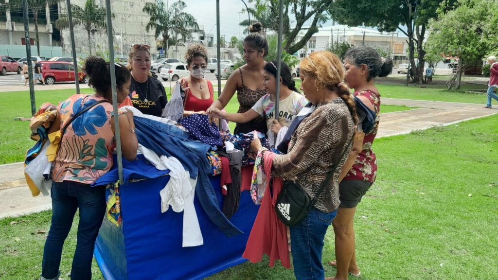 Bazar da Diversidade atrai público para comprar e praticar a solidariedade em Macapá