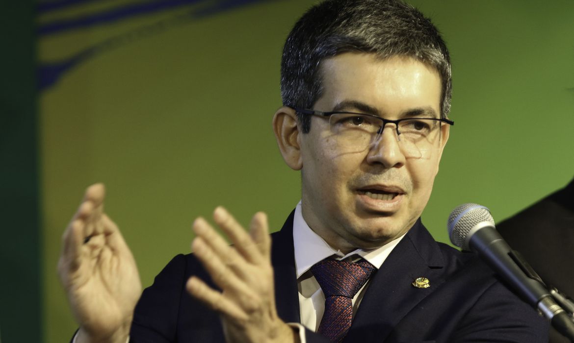 Senador Randolfe diz que parlamentares que participaram de atos serão denunciados – @randolfeap