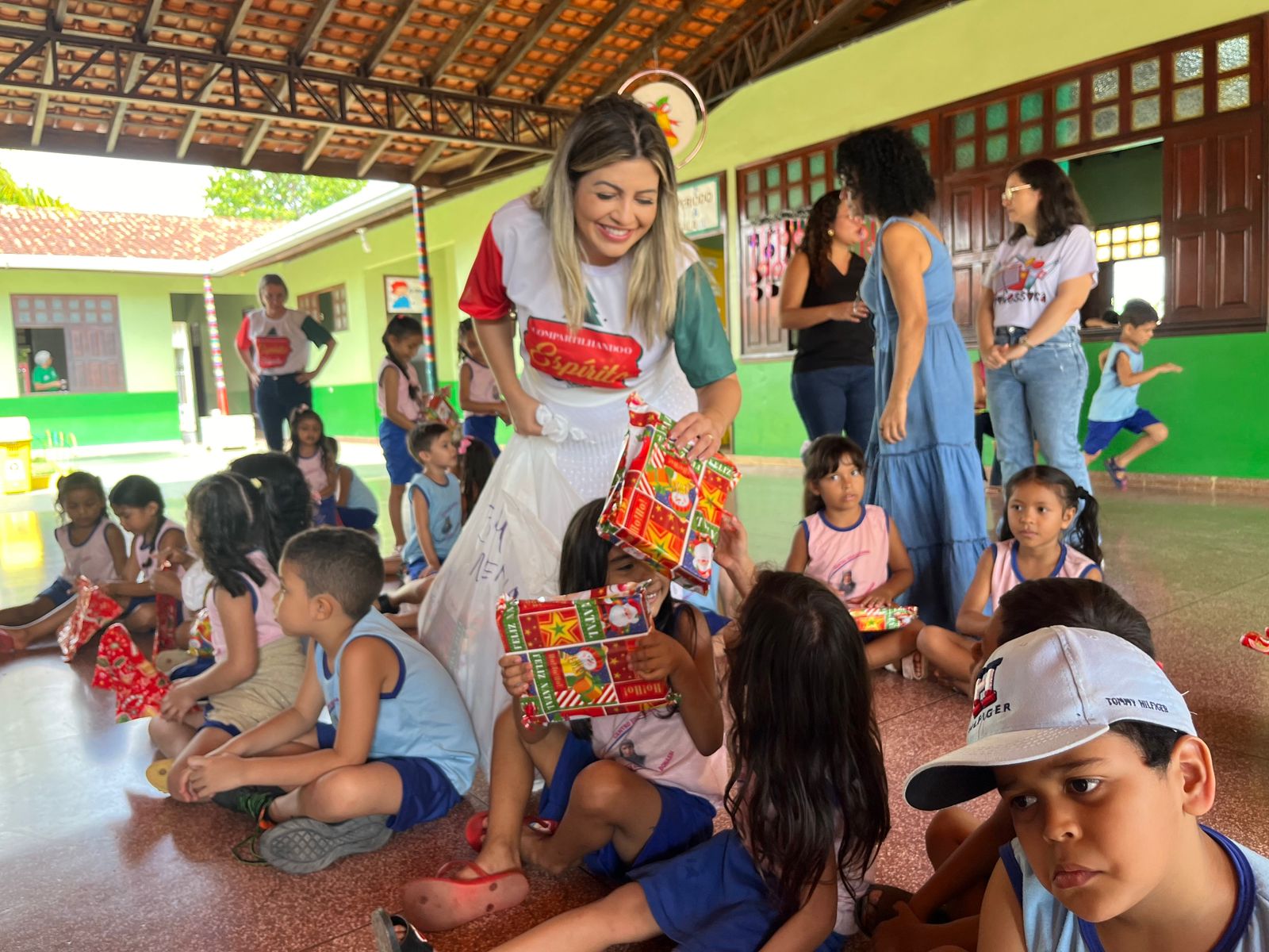 Deputado Júnior Favacho leva alegria a crianças da zona oeste de Macapá com seu Gabinete Itinerante