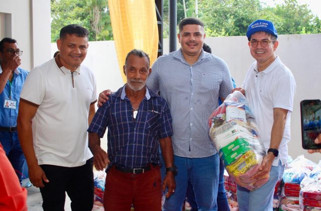 Senador Randolfe Rodrigues mostra compromisso e ação na assistência em Itaubal