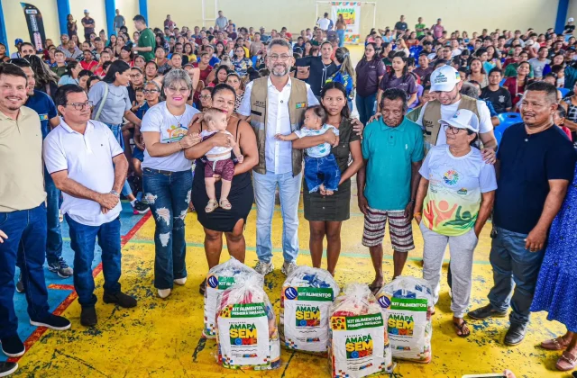 Amapá sem Fome: governador Clécio Luís beneficia cerca de 300 famílias em vulnerabilidade com kits de alimentos em Oiapoque