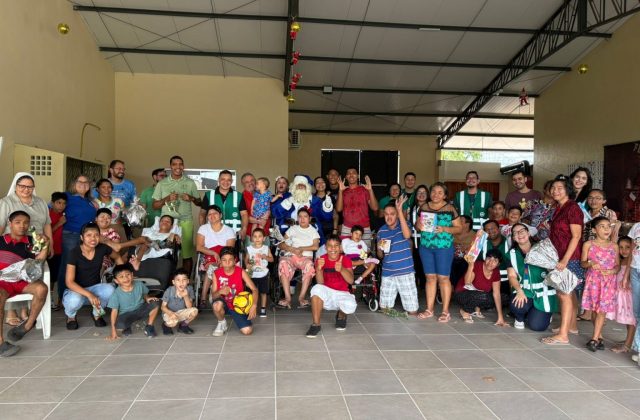 Natal Encantado: Grupo Equatorial entrega brinquedos aos acolhidos da Casa da Hospitalidade, em Santana
