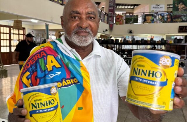 Carnaval solidário no Amapá: Chiclete Com Banana encerra folia na Beira Rio com doação de leite para idosos, com apoio de Randolfe